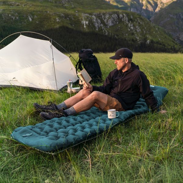 Надувной туристический матрас Naturehike FC01 со встроенным ножным насосом (Синий) 722206 фото