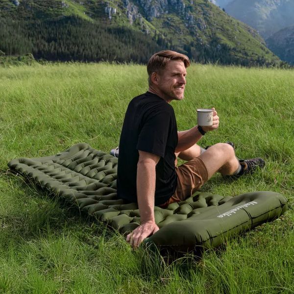 Надувний туристичний матрац Naturehike FC01 з вбудованим ножним насосом (Зелений) 7222061 фото